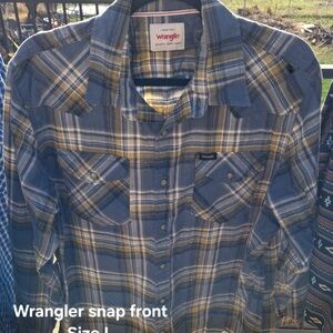 Wrangler Blue and Yellow Plaid Casual Button Down Shirt